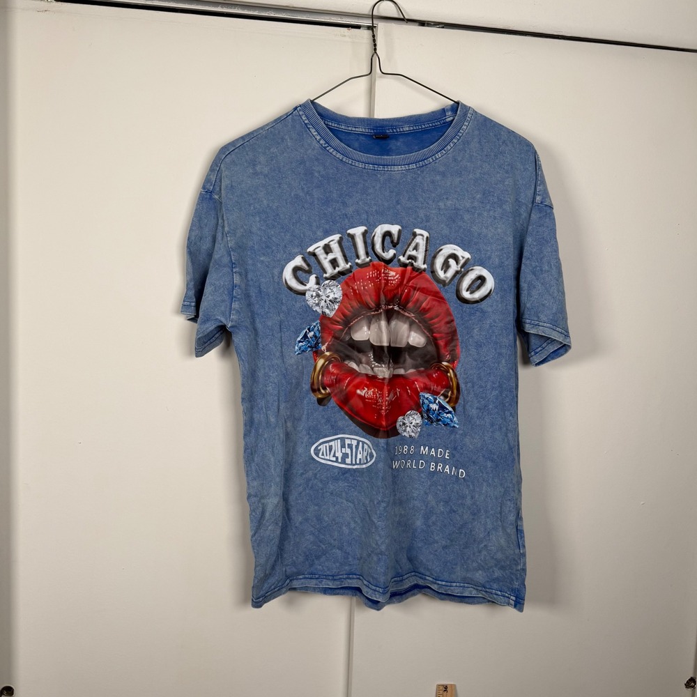 Manfinity Chicago Graphic T-Shirt Blue Acid Wash Oversized Lips Diamonds Small